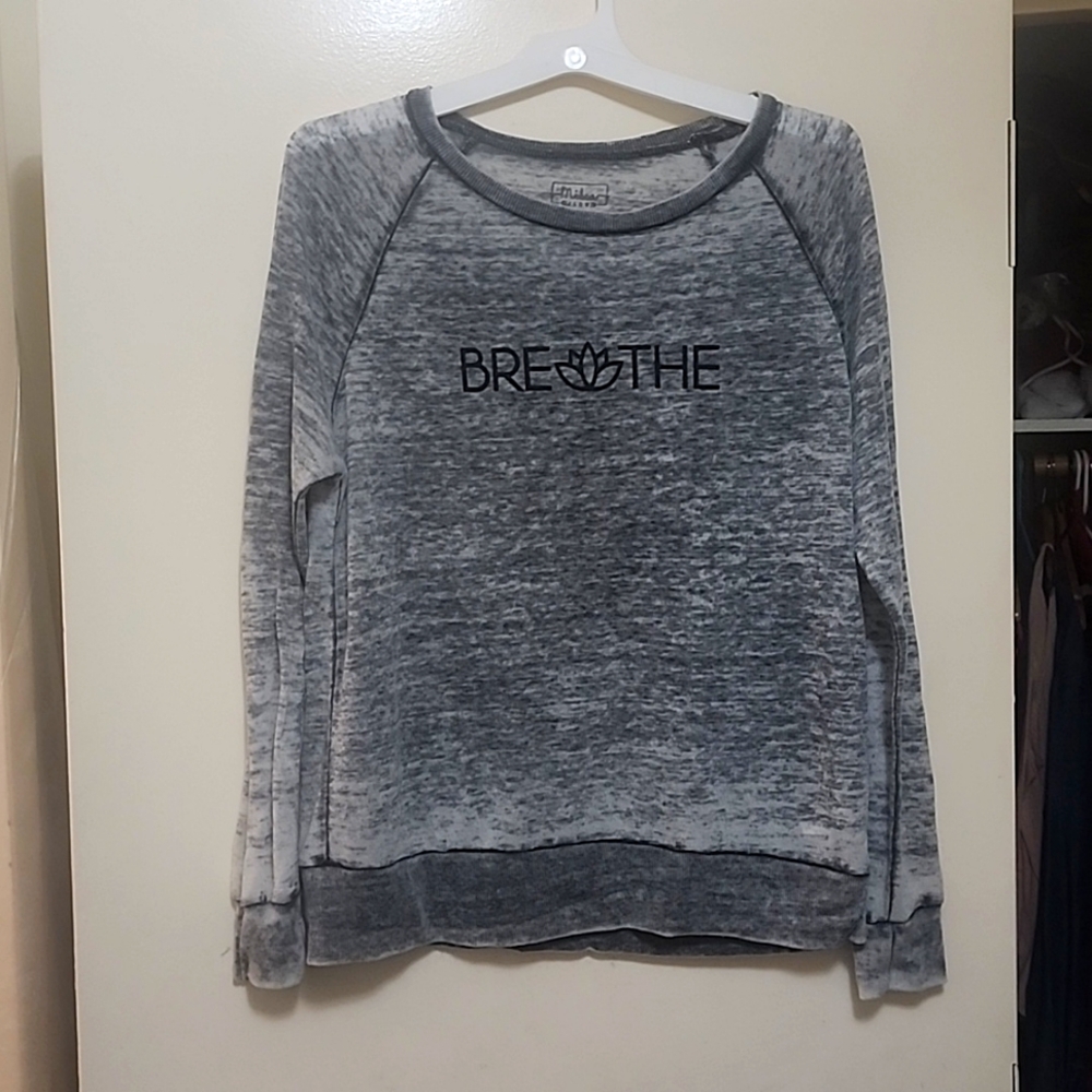Ligh sweater top "breath" size small